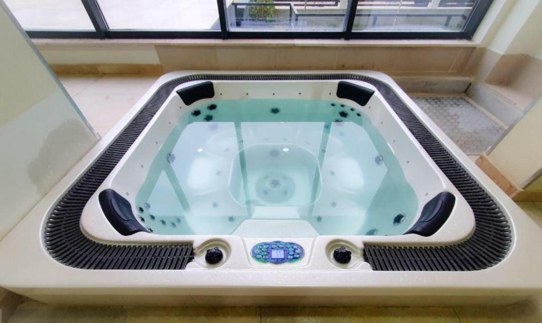 Năvodari Luxury Suite Alezzi Beach Apartment Piscina Incalzita Sauna Jacuzzi Parking מראה חיצוני תמונה