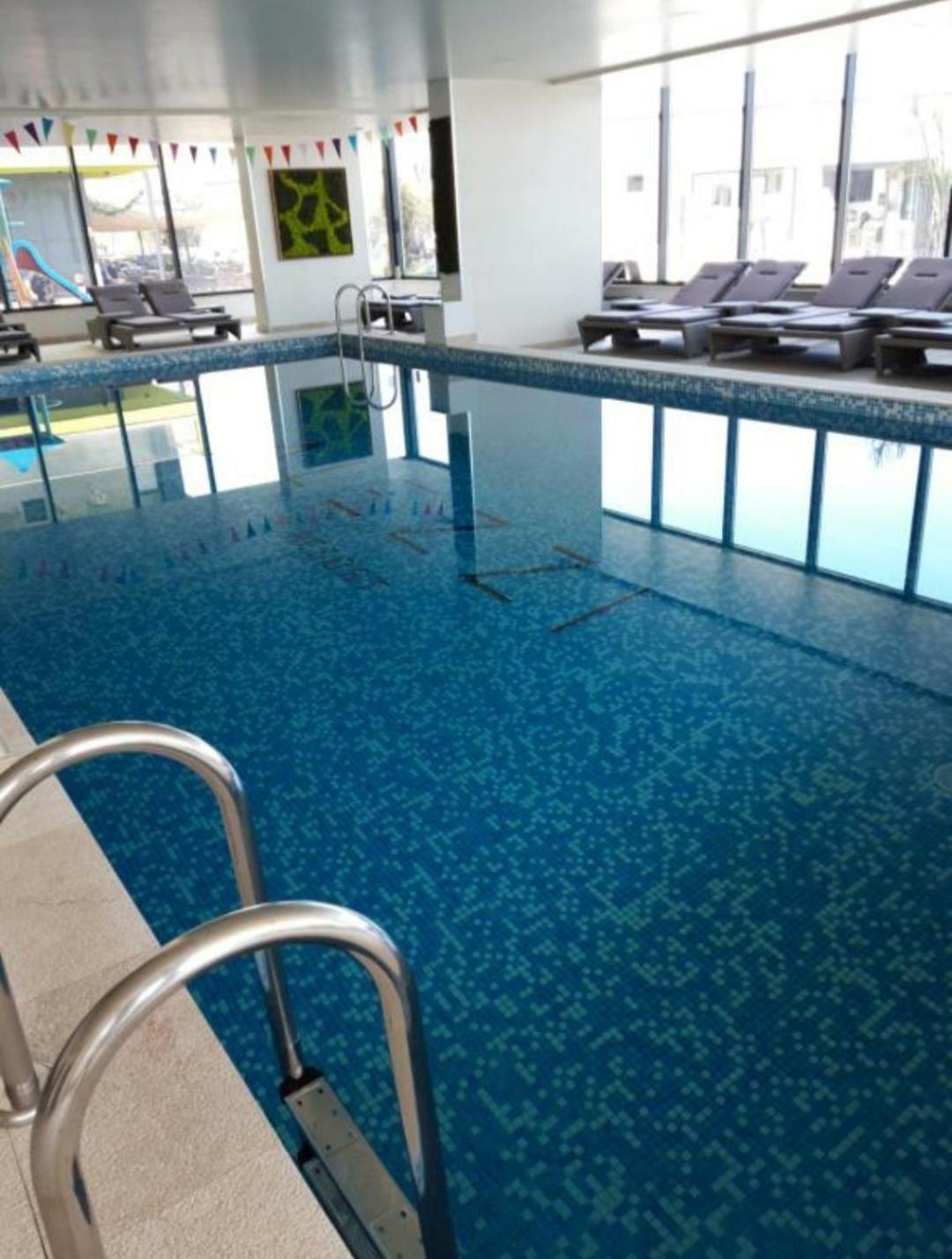 Năvodari Luxury Suite Alezzi Beach Apartment Piscina Incalzita Sauna Jacuzzi Parking מראה חיצוני תמונה